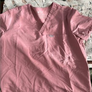 Limited Edition. Women’s Caterina Figs Scrub Top. Color mauve. Size large.